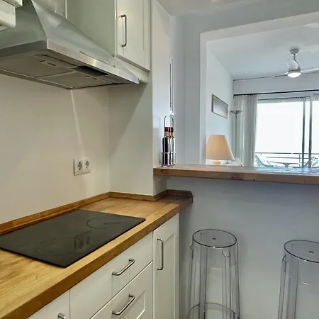 Beachfront In Costa Brava Apartman