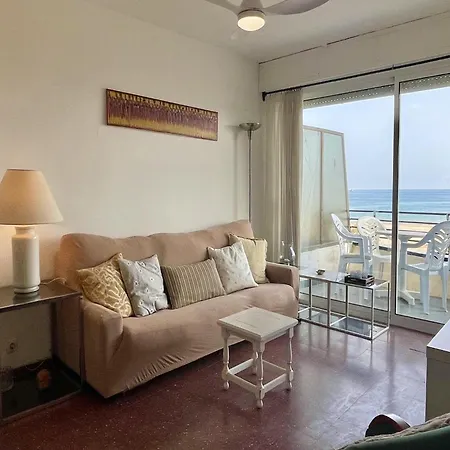 Beachfront In Costa Brava Apartman *